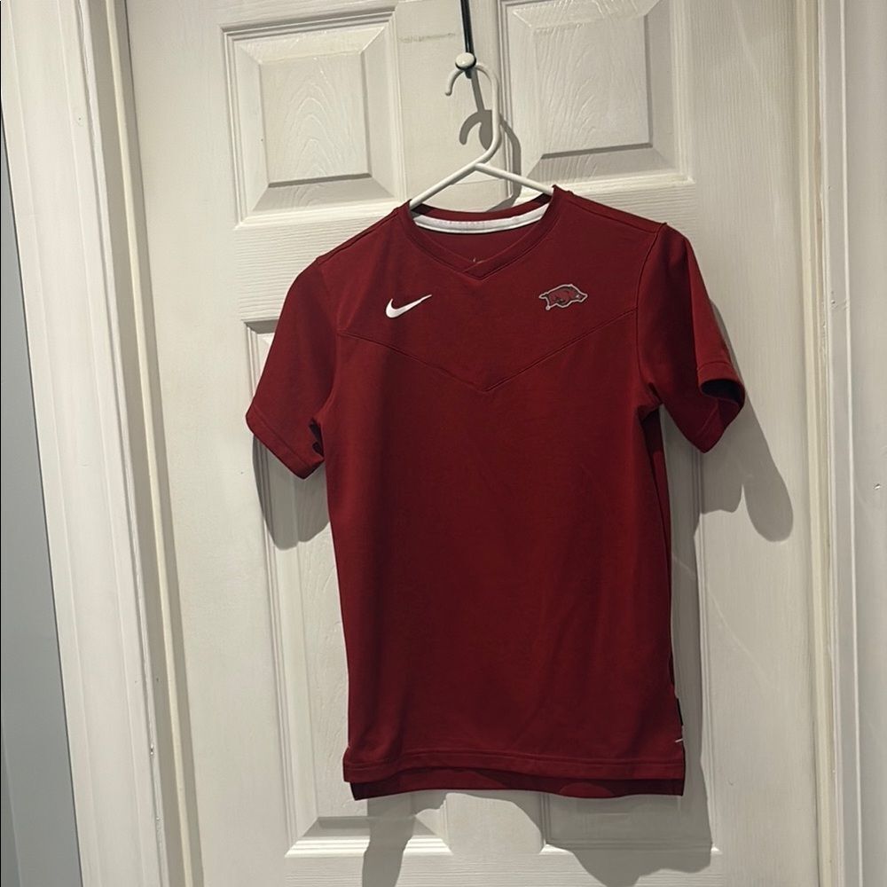 Nike drifit Arkansas Razorbacks vneck top SZ large